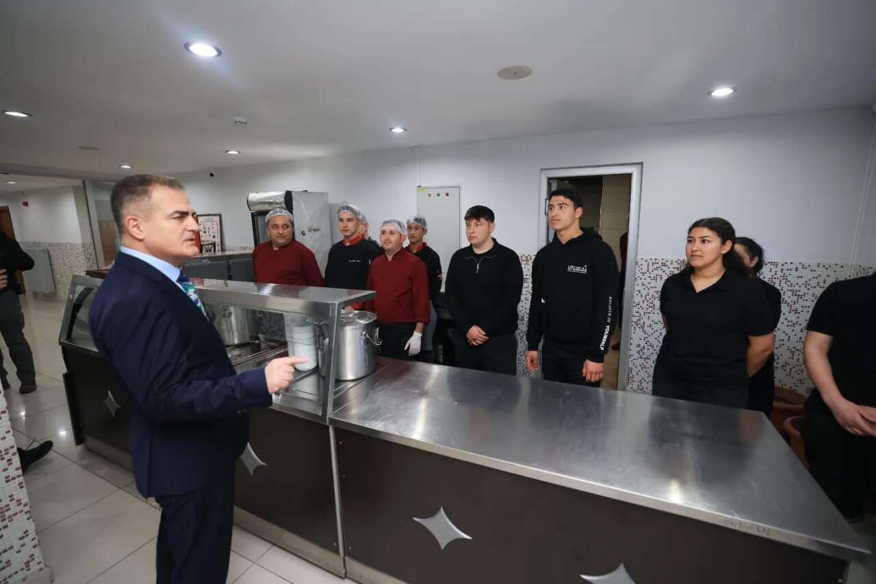 Muğla Valisi Dr. İdris Akbıyık Köyceğiz’de Gençlerle Buluştu 2